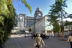 Vue sur le Palais de Justice depuis les Marolles